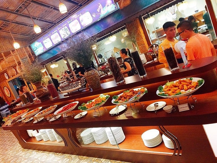 Delicious seafood restaurant in Bai Chay - Buffet Sen Asia
