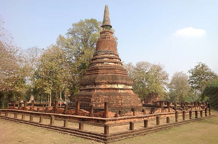Chùa Wat Phra That là điểm tham quan nổi bật ở thị trấn Kamphaeng Phet