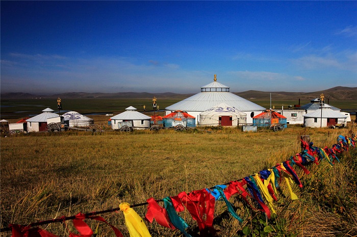 Bộ lạc Mông Cổ Vàng là điểm tham quan ở đồng cỏ Hulunbuir