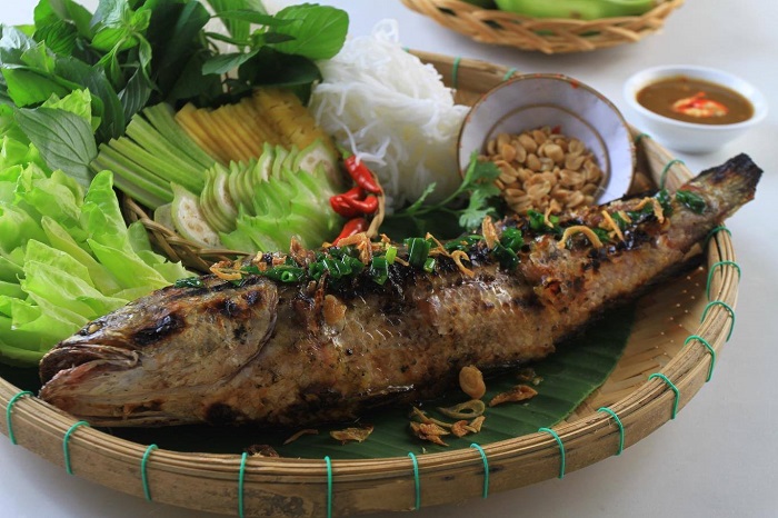 Ăn cá lóc nướng trui khi đến cánh đồng khóm Tân Phước Tiền Giang
