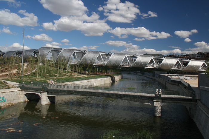Cầu Arganzuela là điều cần làm và xem khi tới công viên Madrid Rio