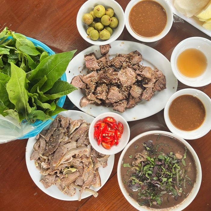 đảo Khê Cốc Ninh Bình - nhà hàng Chính Thư