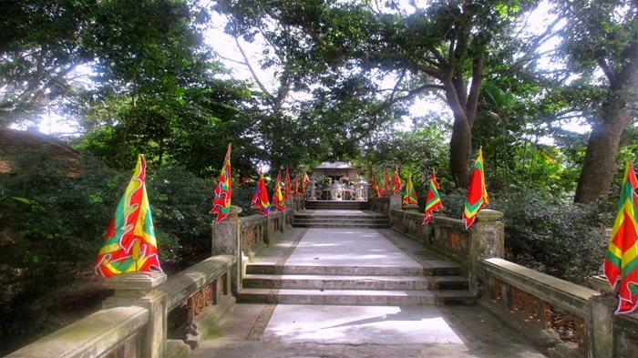 đền thờ Kinh Dương Vương - khuôn viên