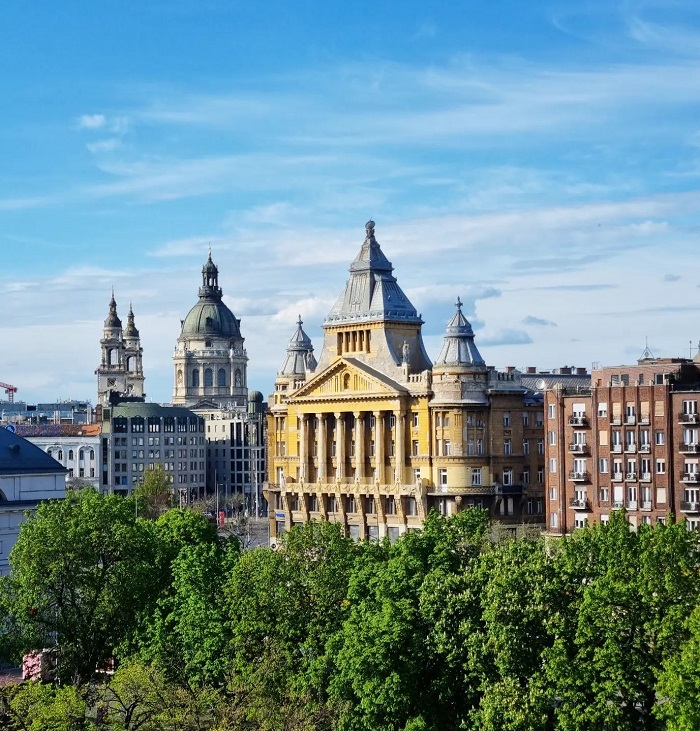 Tản bộ khu vực xung quanh Városháza Utca ở thành phố Gyula Hungary