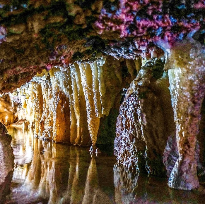 Nhũ đá bên trong hang động Bellamar Cuba