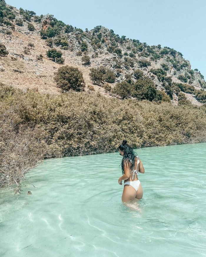 Bơi lội là hoạt động không thể bỏ lỡ ở hồ Kournas Hy Lạp