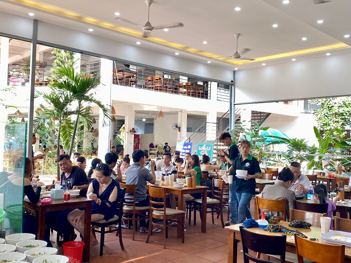 không gian quán hủ tiếu mực ngon ở Vũng Tàu