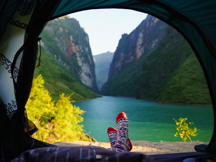 Khu Camping Anh Quân là khu cắm trại view sông du khách yêu thích