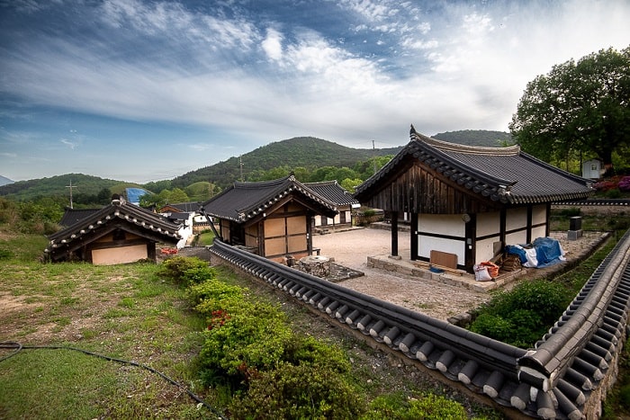 Làng truyền thống Changnyeong là địa điểm du lịch lịch xung quanh đầm lầy Upo