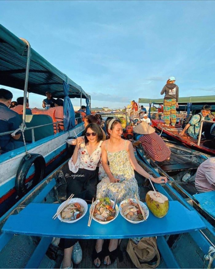 check in ba cột mốc đầu nguồn sông Tiền - sông Hậu - Lên xuồng đi chợ