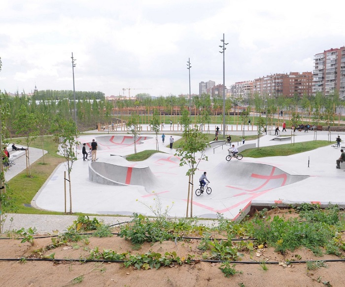 Công viên trượt băng là điều cần làm và xem khi tới công viên Madrid Rio