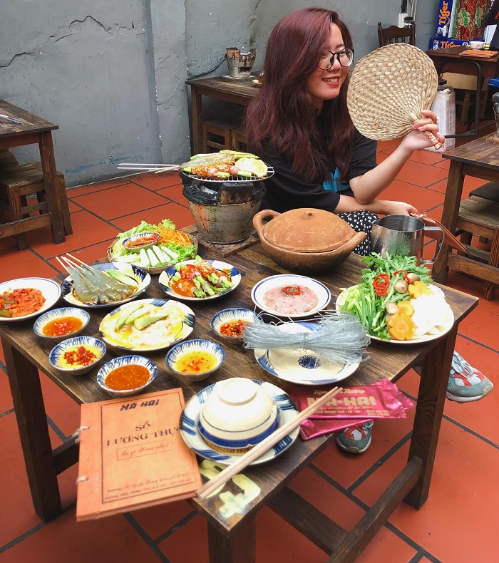 Phố ẩm thực Nguyễn Thượng Hiền - Tiệm lẩu nướng Má Hai
