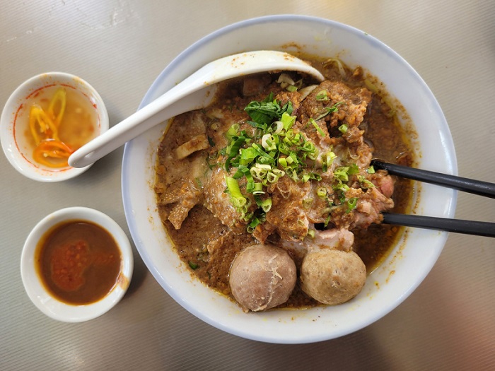 Phố ẩm thực Nguyễn Thượng Hiền - quán ăn Tư Bò Viên