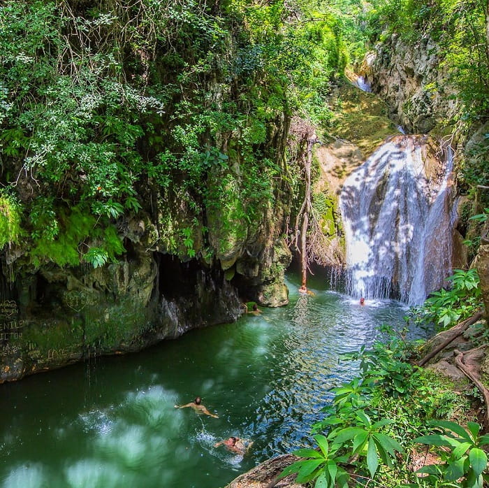 Thác nước Salto de Javira là một trong những thác nước đẹp ở Cuba