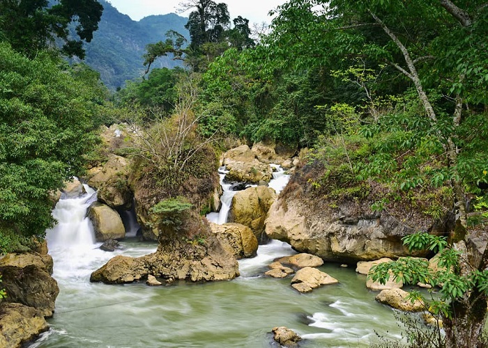 Thác Đầu Đẳng là thác nước đẹp ở Bắc Kạn nằm giữa vườn quốc gia Ba Bể
