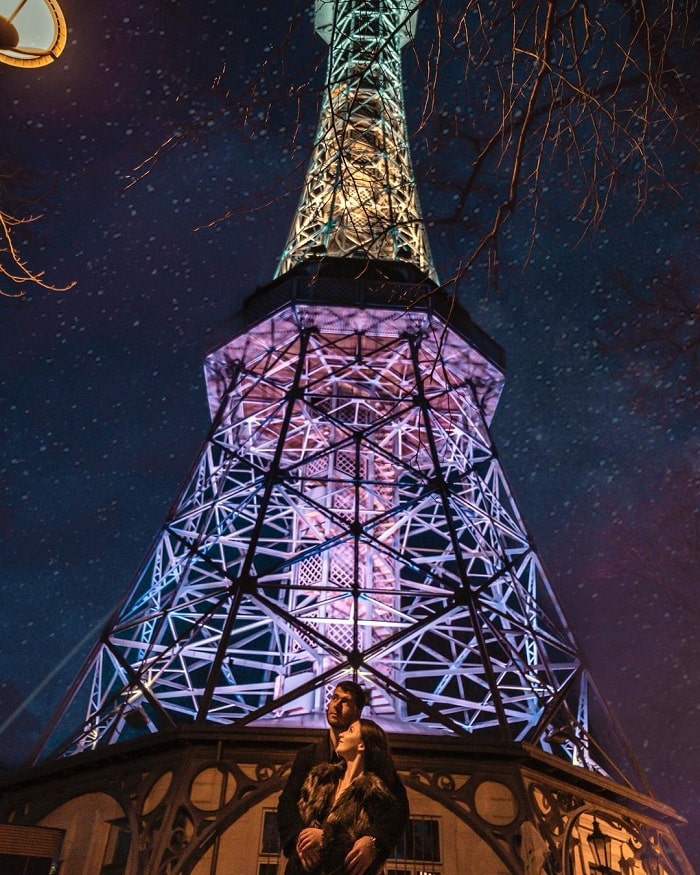 Tháp quan sát Petrin Séc vào ban đêm