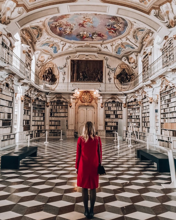 Thư viện Admont cũng là một trong những thư viện đẹp nhất châu Âu xây dựng vào thế kỷ 18