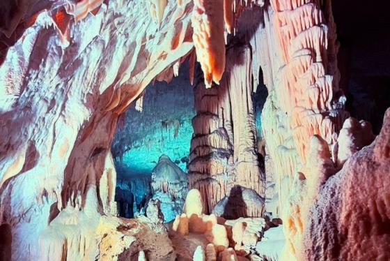 Bên trong những hang động đẹp nhất châu Âu có gì hấp dẫn?