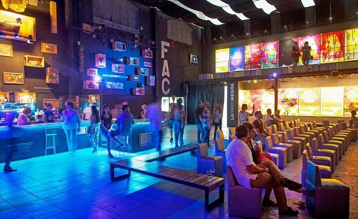 Fábrica de Arte Cubano là địa điểm du lịch xung quanh khu phố Fusterlandia