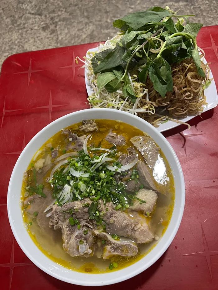 quán bún bò ở Bảo Lộc Sinh Đôi 