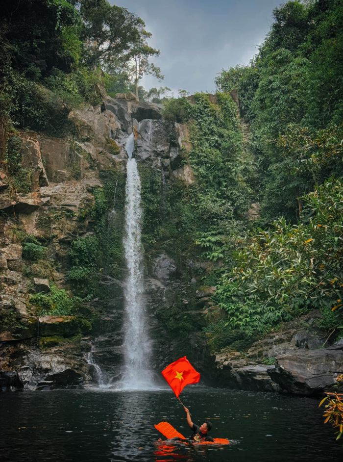 điểm trekking ở Đà Nẵng Giếng Trời