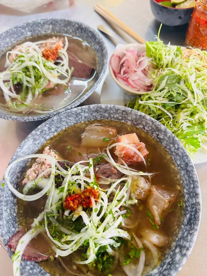 quán bún bò ở Bảo Lộc Nhà Thờ