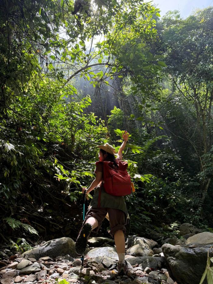 điểm trekking ở Đà Nẵng Suối Đá Hang