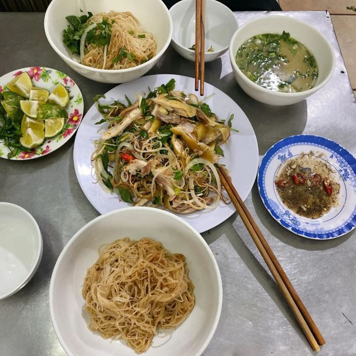 quán ăn sáng ở Kon Tum Phở khô - cháo gà Kim 