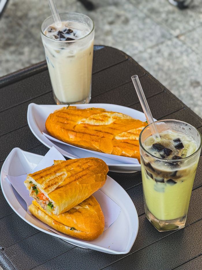 quán ăn sáng ở Kon Tum  Bánh mì kẹp ngon ngon