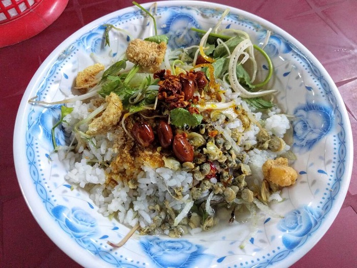 Cơm Hến Đập Đá là quán cơm hến ngon ở Huế