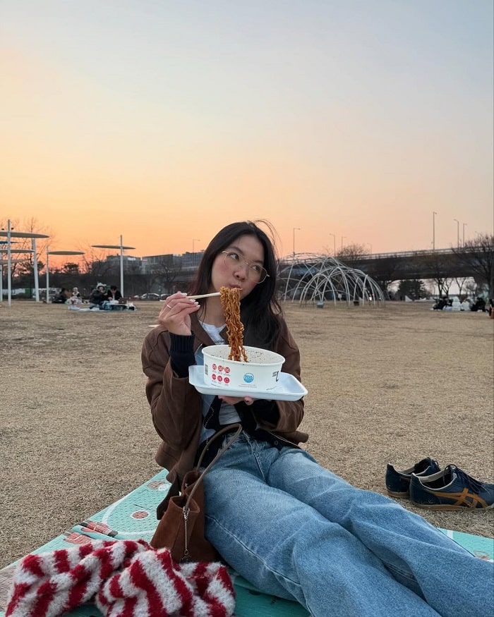 Picnic là hoạt động nhất định không được bỏ lỡ khi tới công viên Yeouido