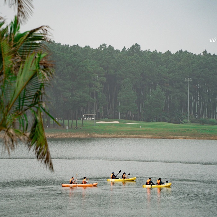 đồi thông hồ Đồng Chương Ninh Bình - Chèo thuyền Kayak