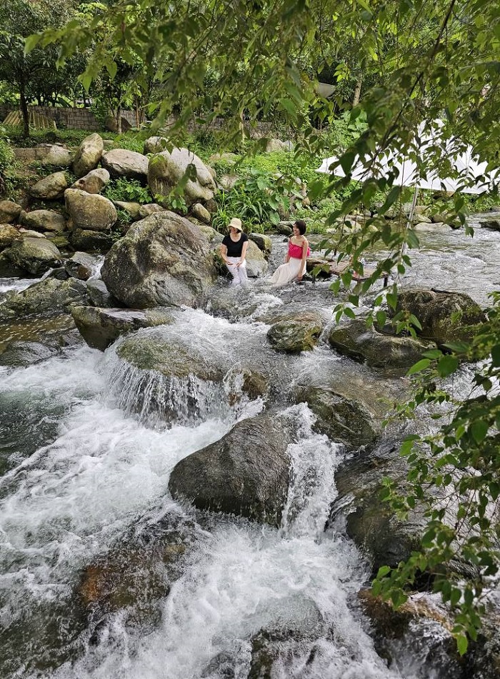 Hachi Camping Thái Nguyên nằm cạnh dòng suối mát 