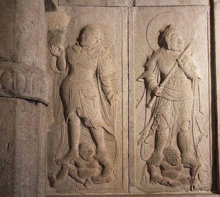 Bên trong hang Seokguram Hàn Quốc