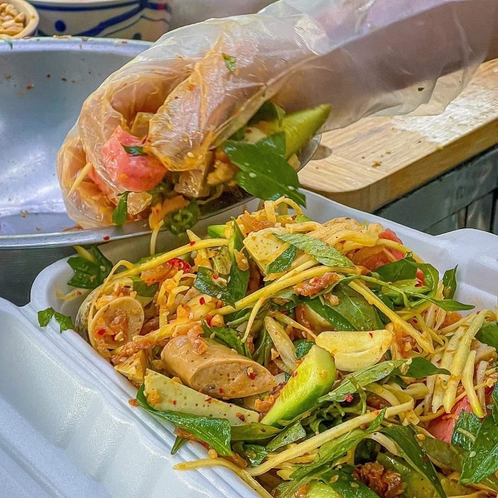 Thưởng thức hương vị tré Huế