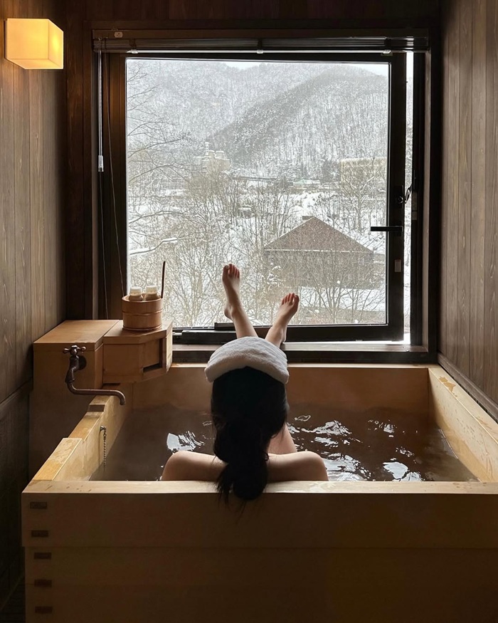 Đắm mình trong suối khoáng là hoạt động thú vị ở suối nước nóng Jozankei Onsen