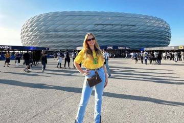 Sân vận động Allianz Arena Đức - sân bóng phát sáng 'xịn sò' nhất châu Âu!