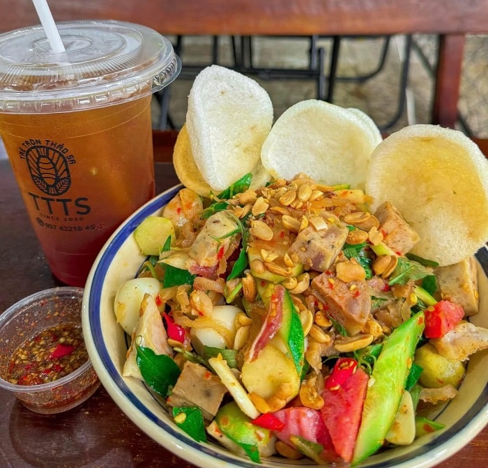 Thưởng thức hương vị tré Huế