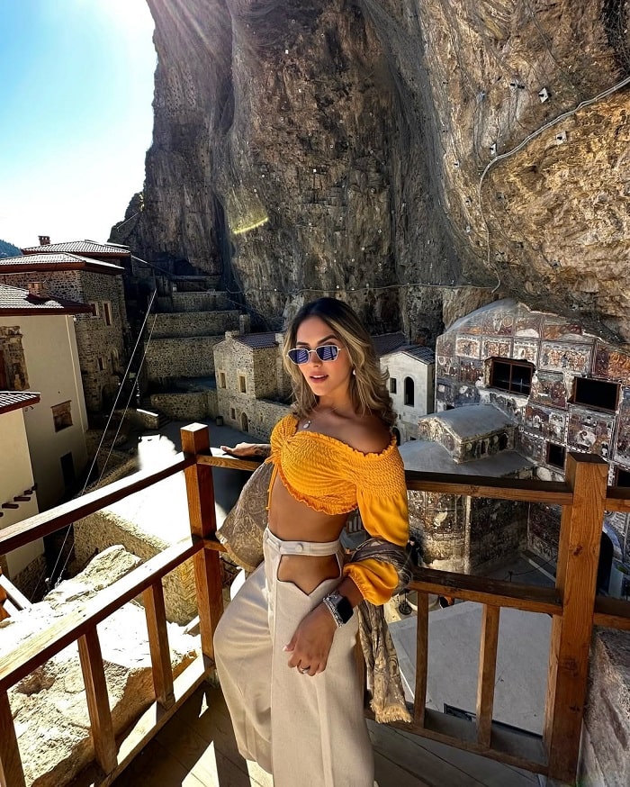 Chụp ảnh ở tu viện Sumela Thổ Nhĩ Kỳ