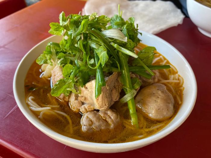 món ăn sáng ở Hội An bún bò