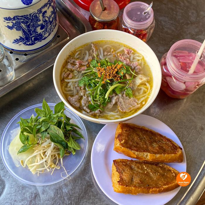 món ăn sáng ở Hội An phở