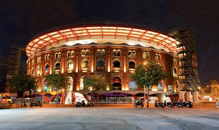 Trung tâm mua sắm và điểm ngắm cảnh Les Arenes là điểm tham quan gần đài phun nước Montjuic
