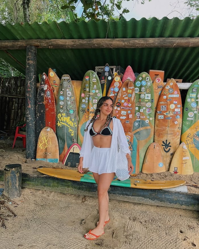 Đi bộ đến bãi biển Lopes Mendes là điều nên làm khi đến đảo Ilha Grande Brazil