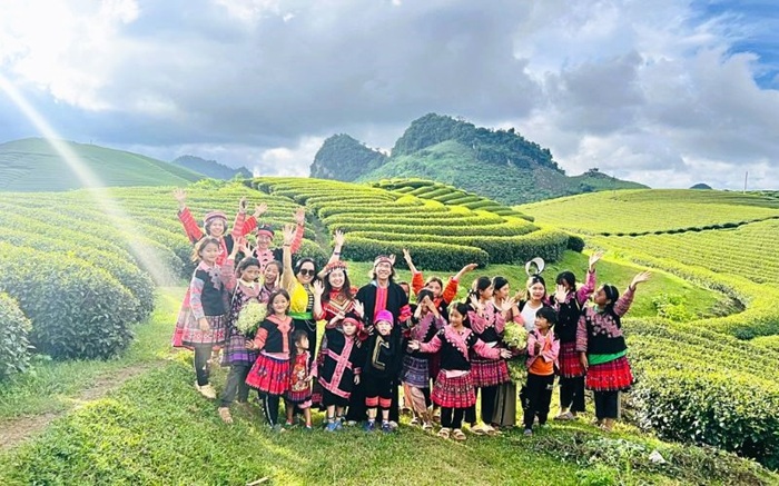 Đi Mộc Châu theo tour, du khách không phải lo nghĩ về lịch trình tham quan - Ảnh: Đất Việt Tour