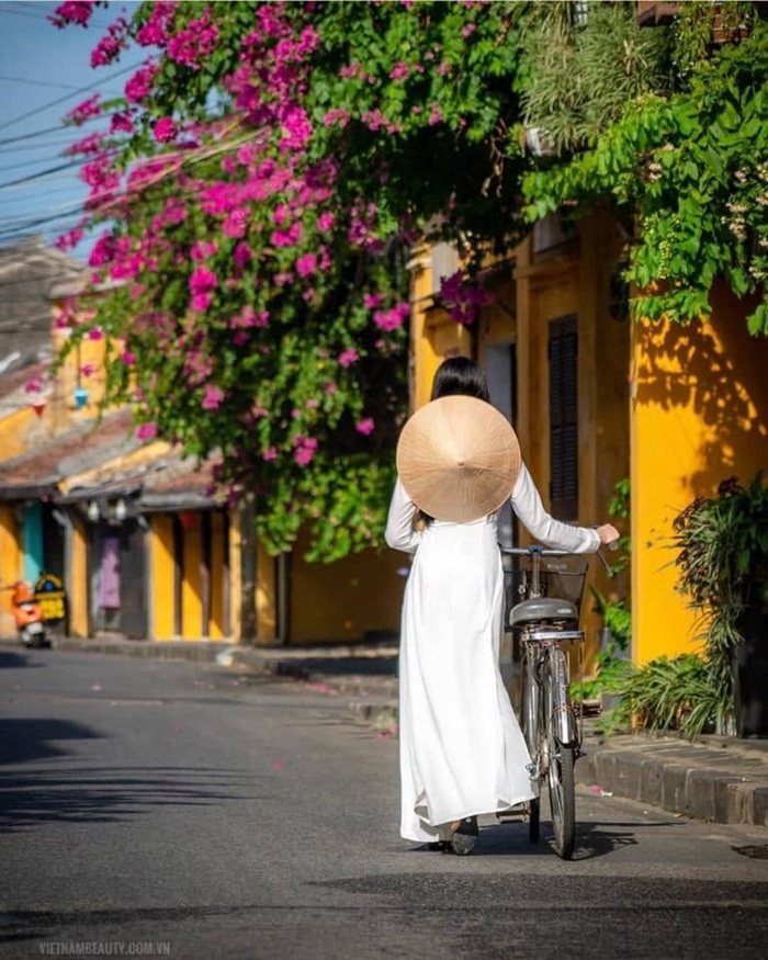 Dạo quanh phố cổ Hội An một vòng - Ảnh: Vietnam Beauty