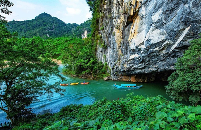 Quảng Bình đích thực là điểm du lịch miền Trung cho người lớn tuổi đem đến chuyến đi đầy ý nghĩa - Ảnh: Vinpearl