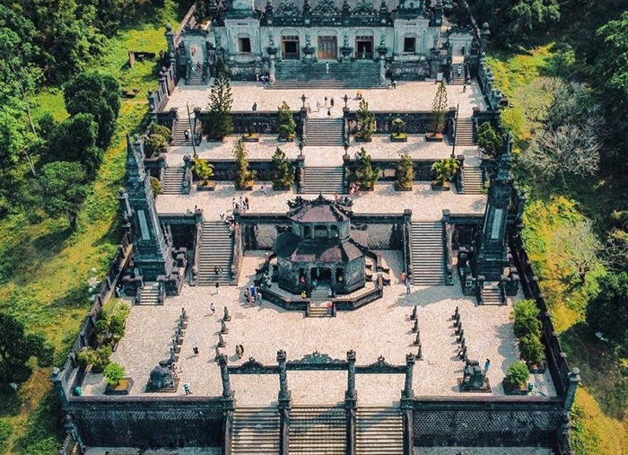Khám phá lăng Khải Định - Ảnh: Đất Việt Tour
