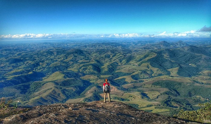 Leo núi Pico do Papagaio là điều nên làm khi đến đảo Ilha Grande Brazil