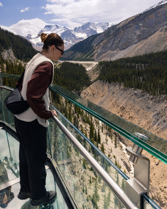 Đường đi bộ trên không Glacier Skywalk là điều nên làm và xem ở vườn quốc gia Jasper Canada