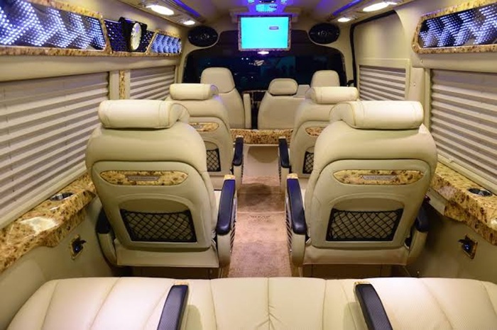 Ghế da cao cấp có thể điều chỉnh độ ngả linh hoạt - Ảnh: Limo 24h